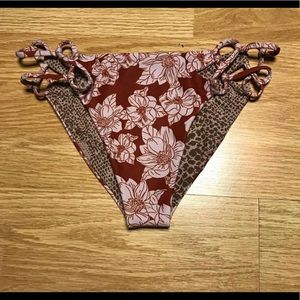 Brand new never worn  size medium (fits small )